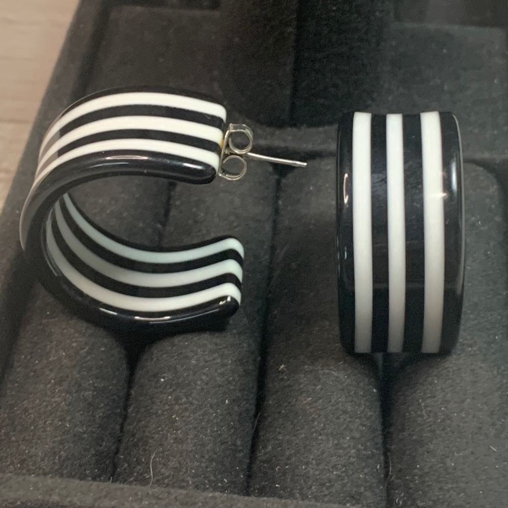 Black White Striped Resin Hoop Earrings Chunky Mod C-Hoops 5546